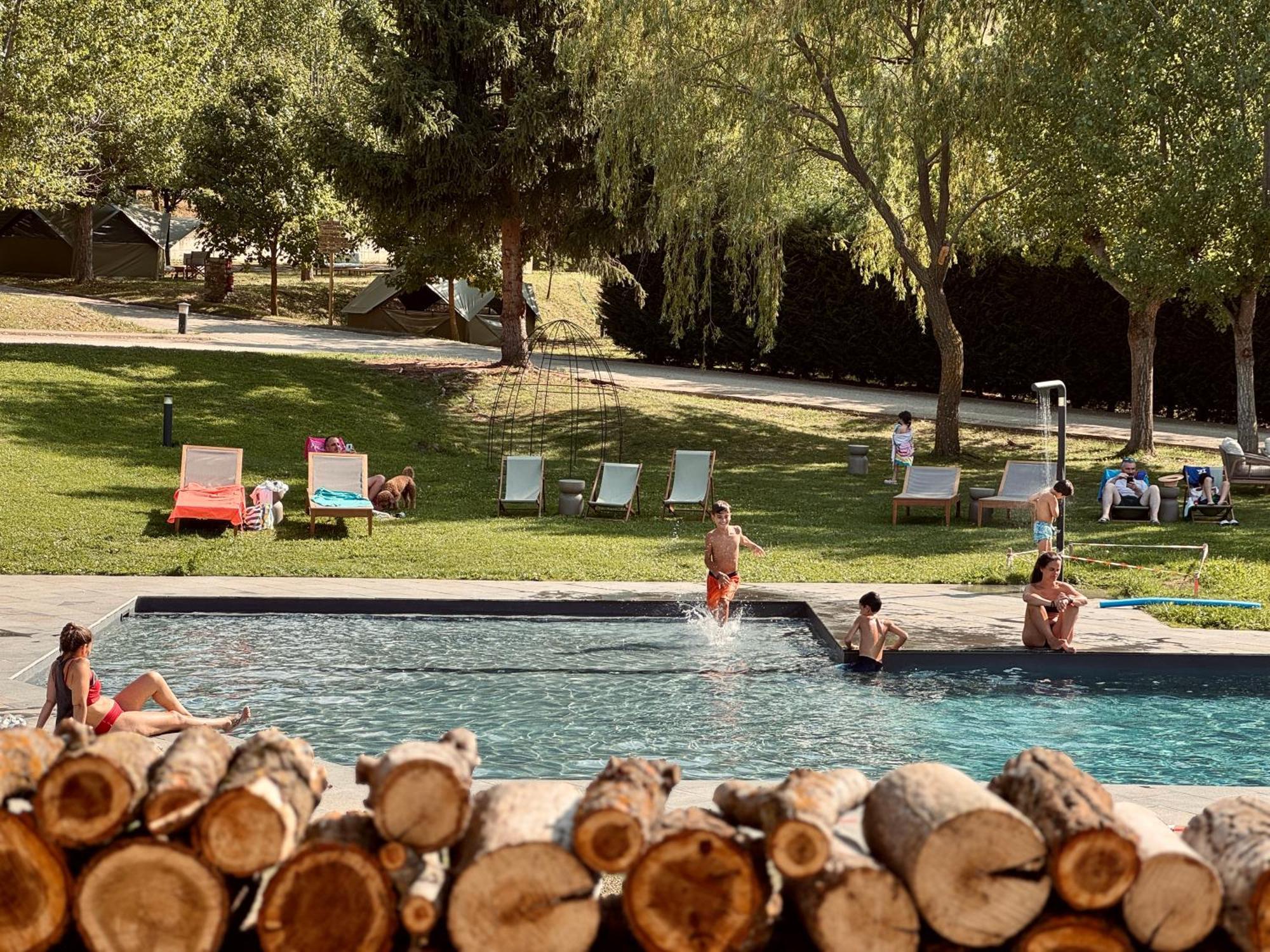ホテル Basecamps Cerdanya Caixans エクステリア 写真