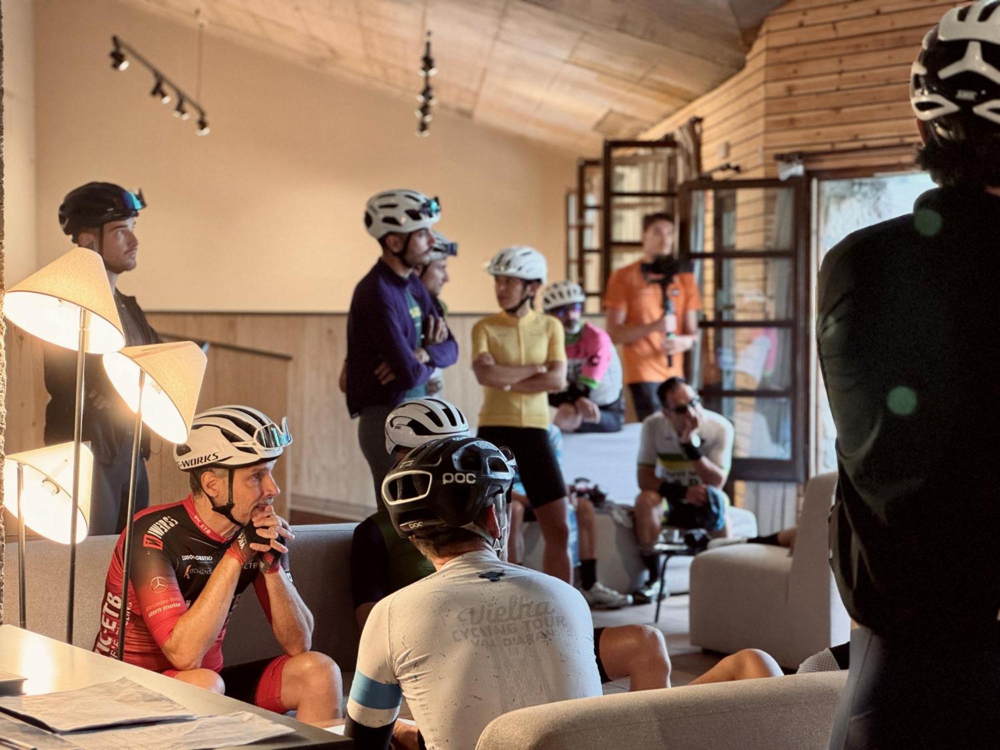 ホテル Basecamps Cerdanya Caixans エクステリア 写真