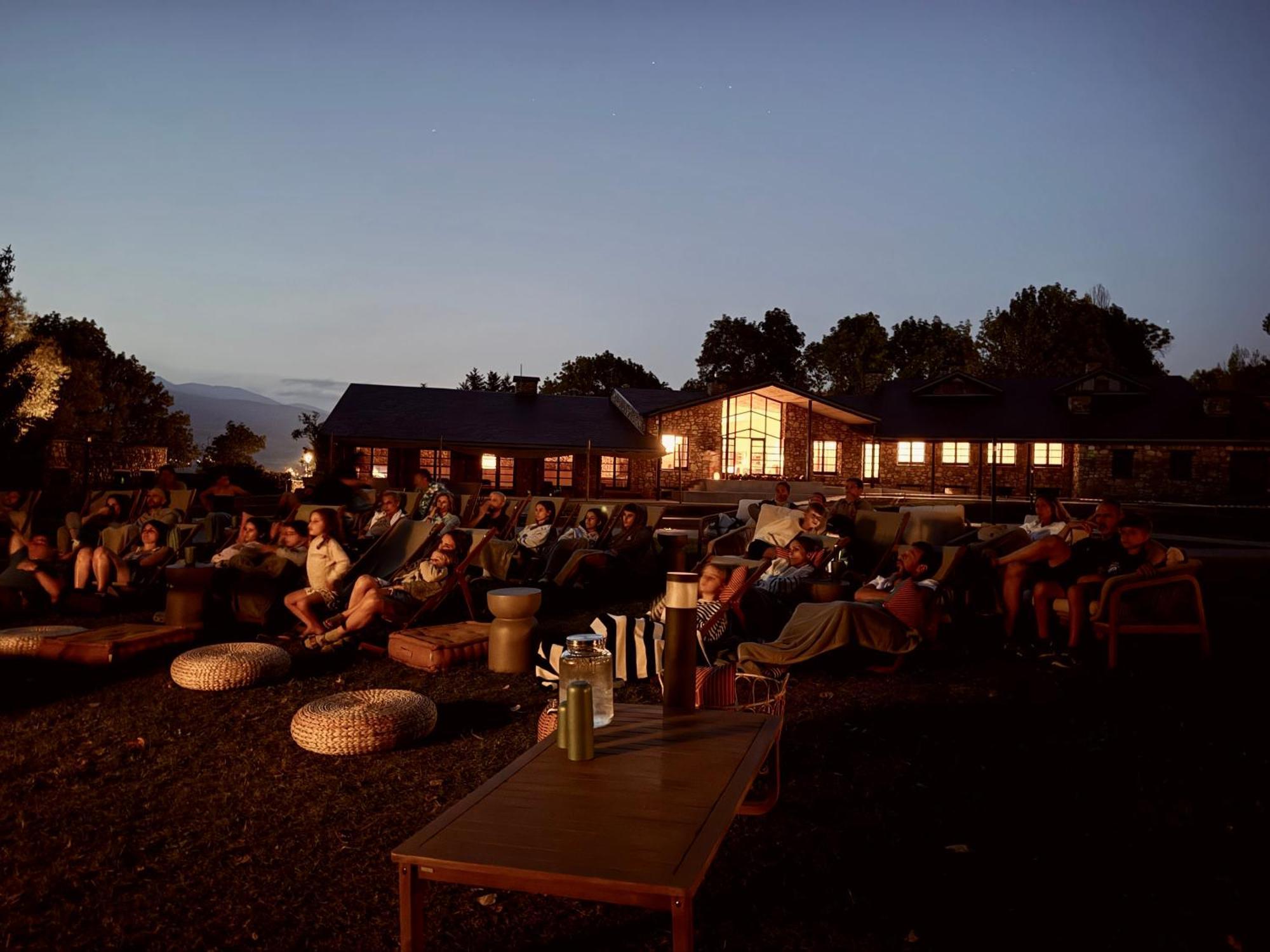ホテル Basecamps Cerdanya Caixans エクステリア 写真